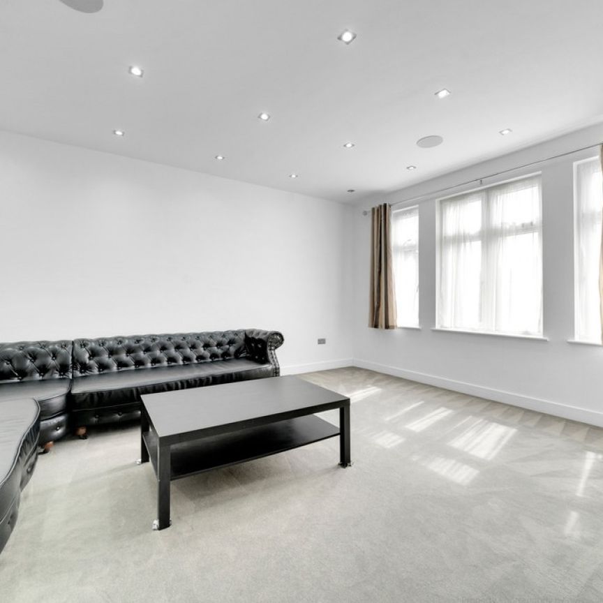 Saddlescombe Way, London N12 - Photo 1