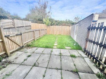 2 bedroom end of terrace house to rent - Photo 4