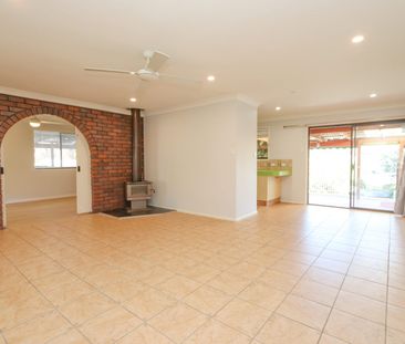 Family Home in Sought After Ashmore - Photo 2