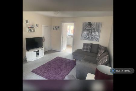 3 bedroom semi-detached house to rent - Photo 5