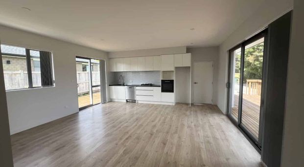 Peaceful Lifestyle Living – 2 Bedrooms with Double Garage - Photo 1