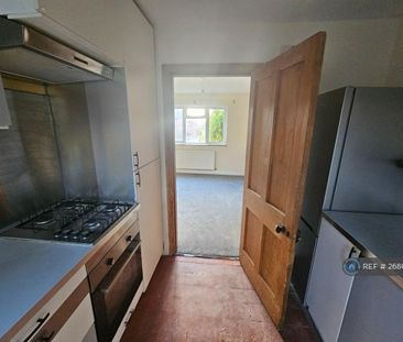 2 bedroom semi-detached house to rent - Photo 5