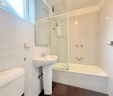 Comfort and Convenience in the Heart of Balaclava - Photo 5