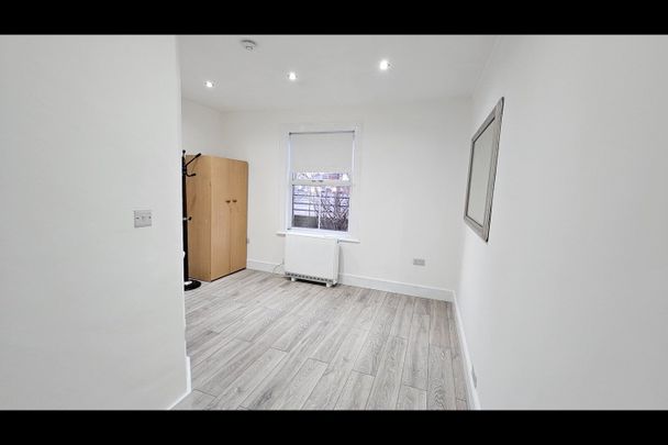 Uxbridge Road, Slough, SL2 5NX - Photo 1