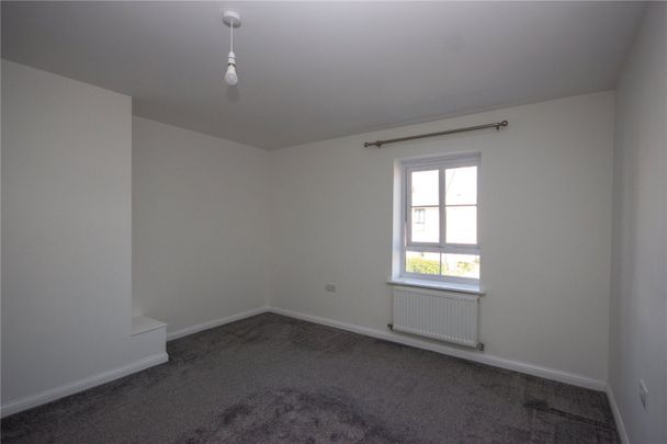 Mansell Road, - Photo 1