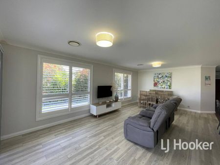 Large, Fully Furnished Family Home - Photo 2