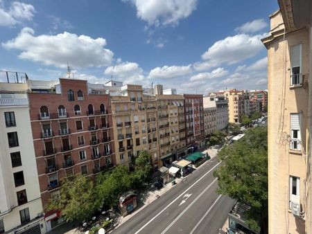 3 room luxury Flat for rent in Madrid, Spain - Photo 2