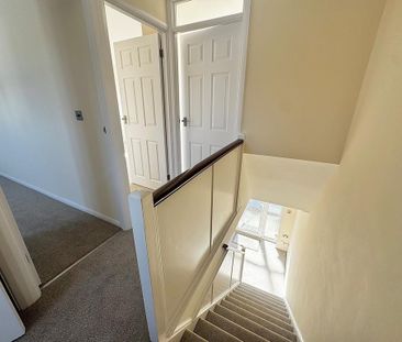 3 bedroom end of terrace house to rent - Photo 1
