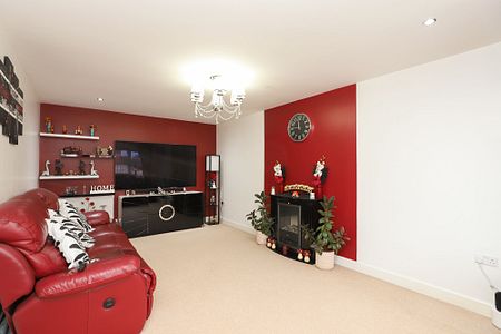 4 bedroom Detached House to rent - Photo 4