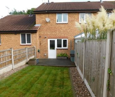 2 bedroom mid terrace to let - Photo 2