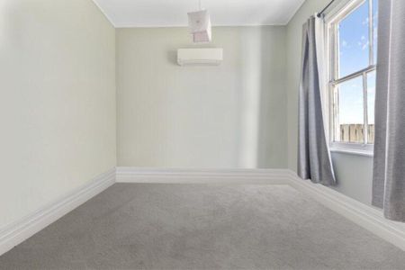 Updated three-bedroom home - Photo 2