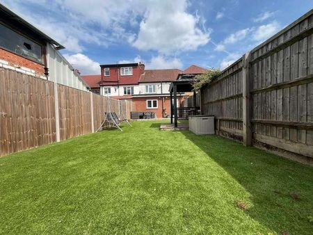 Victoria Road, Ruislip, HA4 - Photo 2