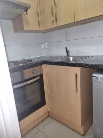 Studio Flat, West India Dock Road, E14 - Photo 3