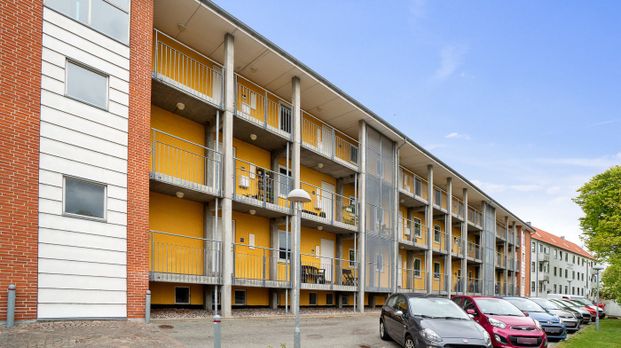 Rummelig 2-værelses lejlighed i Nørresundby - Photo 1