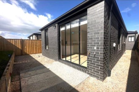 Cranbourne East - Photo 5