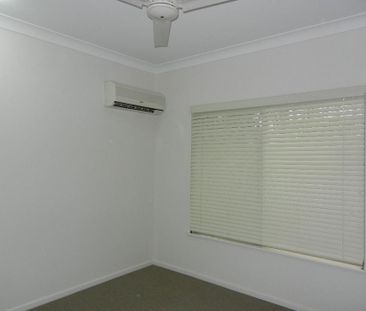 Spacious Three-Bedroom Villa with Mountain Views - Photo 6