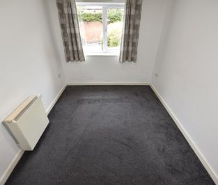 2 bedroom Flat in Flat 3, Leeds - Photo 3