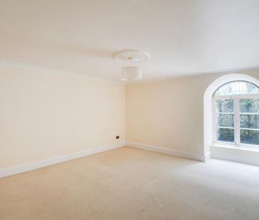 3 bedroom flat to rent - Photo 2