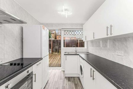 Craig Gardens, South Woodford, E18 - Photo 3