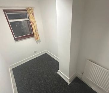 2 Bed Flat, Norfolk Road, IG3 - Photo 2