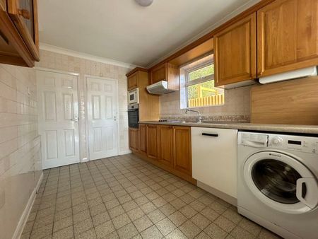 Semi Detached House - Photo 5