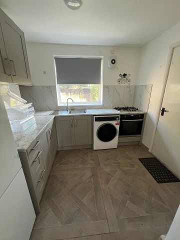 3 Bed End Terrace, Princes Road, IG6 - Photo 4