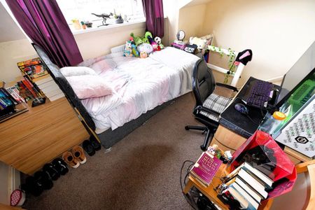 2 bedroom House in Kelsall Place, Hyde Park - Photo 5