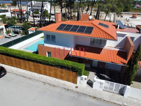 4 bedroom luxury House for rent in Almada, Portugal - Photo 2