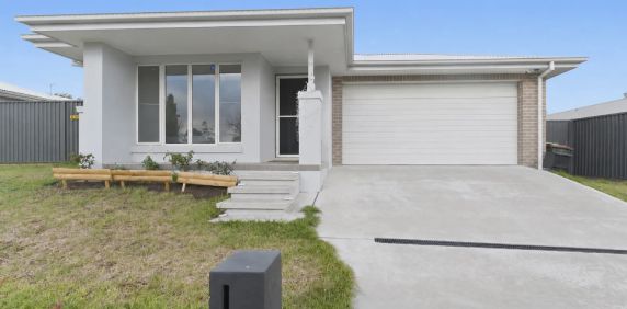 Modern Family Home for Rent in Prime Armidale Location - Photo 2