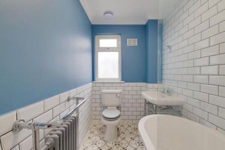 3 bedroom flat to rent - Photo 4