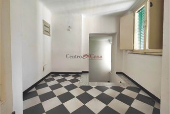 Appartamento non arredato, di ampia metratura, con 3 camere!