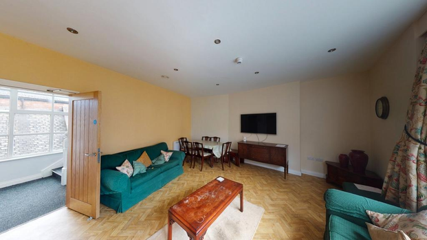 6 bedroom townhouse to rent - Photo 1