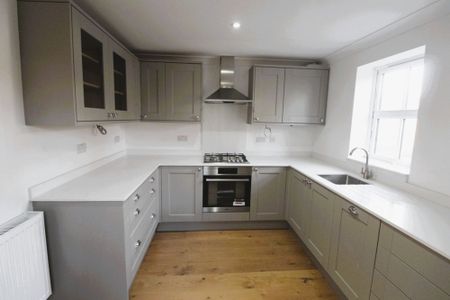 Royal George Road, Burgess Hill, RH15 - Photo 3