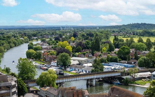 Elmsleigh Road, Staines-upon-Thames, Surrey, TW18 4AJ - Photo 1