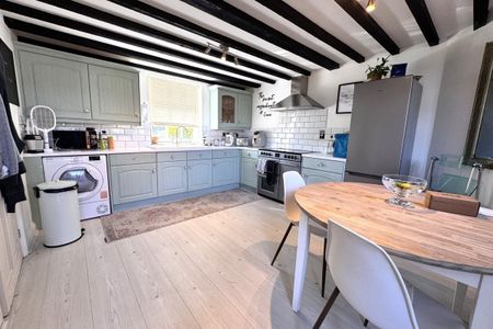 Howell Hill Close - Photo 5
