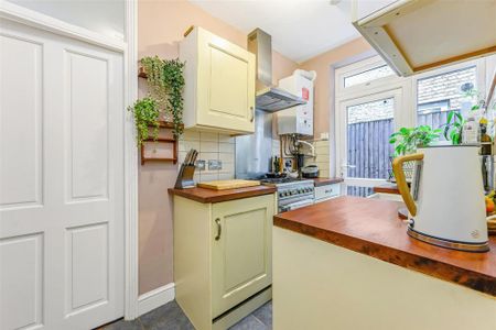 2 bedroom flat to rent - Photo 3