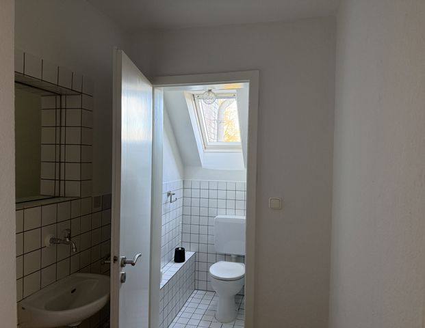 Wohnen mit Blick auf das Bismarckviertel – charmante 3-Zimmer-Dachgeschosswohnung! - Foto 1