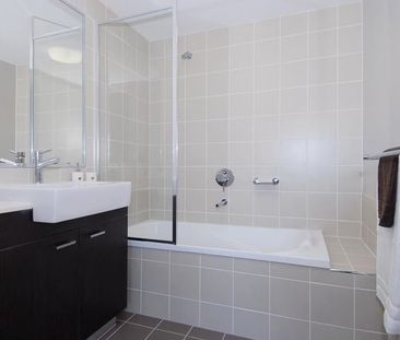 STUNNING 2 BED 2 BATH APARTMENT - Photo 6