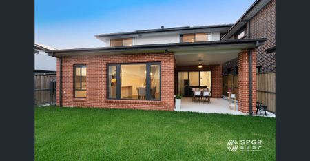 Modern 5-Bedroom Family Home in a Peaceful Location - Photo 4