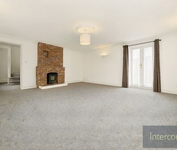 Wood Hall, CB11, Saffron Walden - Photo 2