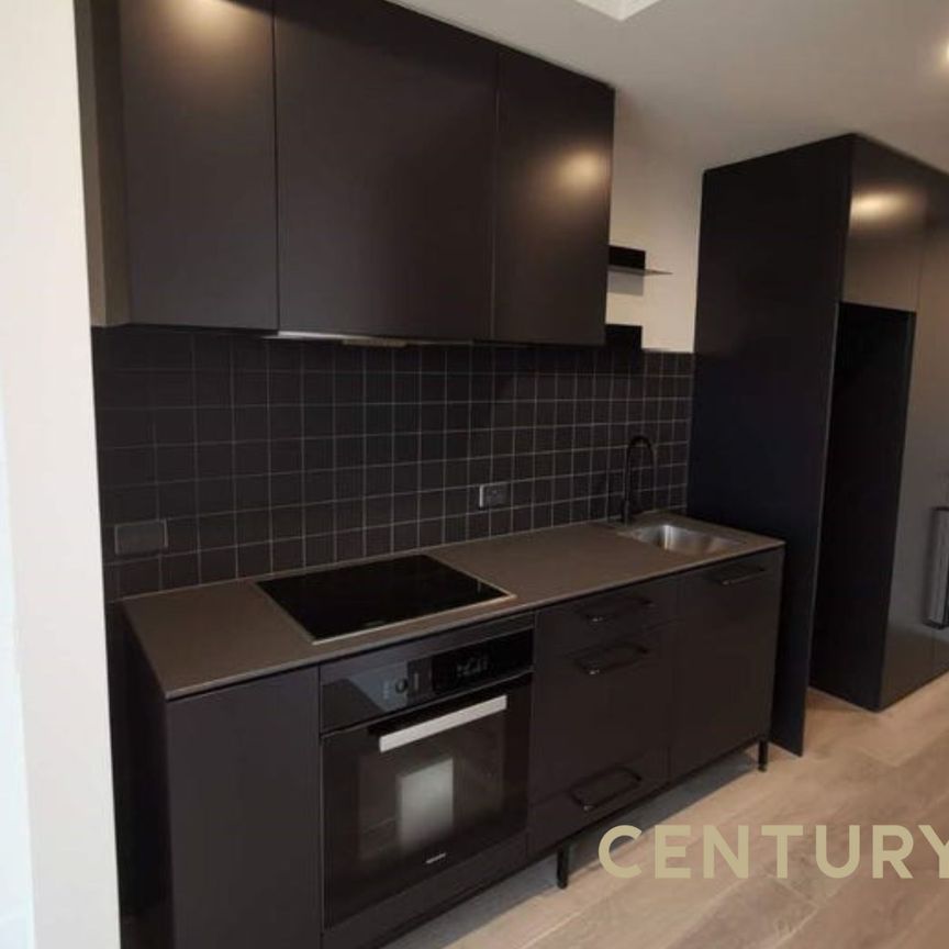 Stylish City Living with Stunning Views - Photo 1