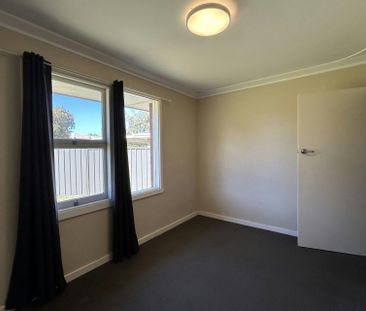 COTTAGE STYLE TUCKED AWAY IN EAST BUNBURY - Photo 4