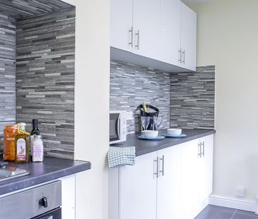 1 bedroom in a house share to rent - Photo 4