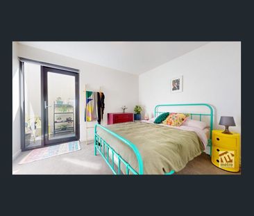 CONTEMPORARY TOWNHOUSE IN ENVIABLE LOCATION! - Photo 3