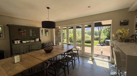 Exceptional Family Home in Dalefield - Photo 2