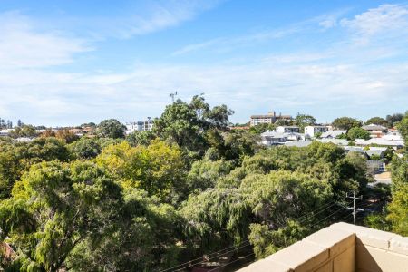 Well located unit in Mosman Park - Photo 4