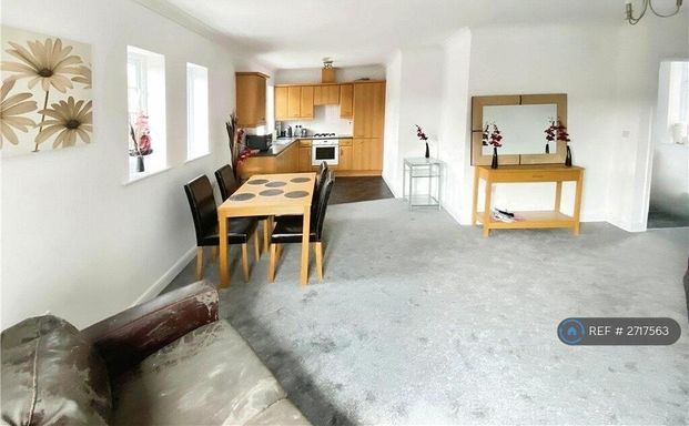2 bedroom flat to rent - Photo 1