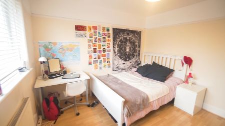 To Rent Cranmer Road, Winton, Bournemouth, BH9 £2,000 pcm Tenancy Info - Photo 5