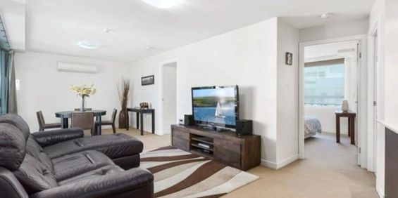 Fully Furnished Three Bedroom Unit with 2 secure car spaces - BE QUICK - Photo 3