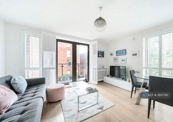 1 bedroom in a flat share to rent - Photo 1